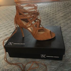 Women’s moccasin style heels- NewYork& Co (Size 8)